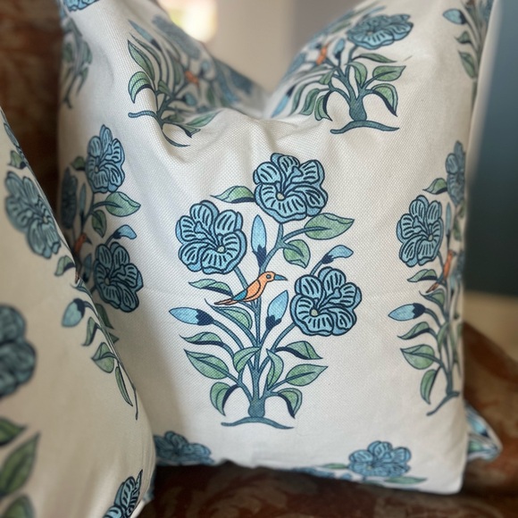 botanical accent pillow cover set 19”x19” NWOT - Picture 2 of 4